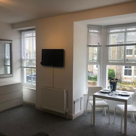 Newly Renovated Modern Studio Apartment 펜젠스 외부 사진