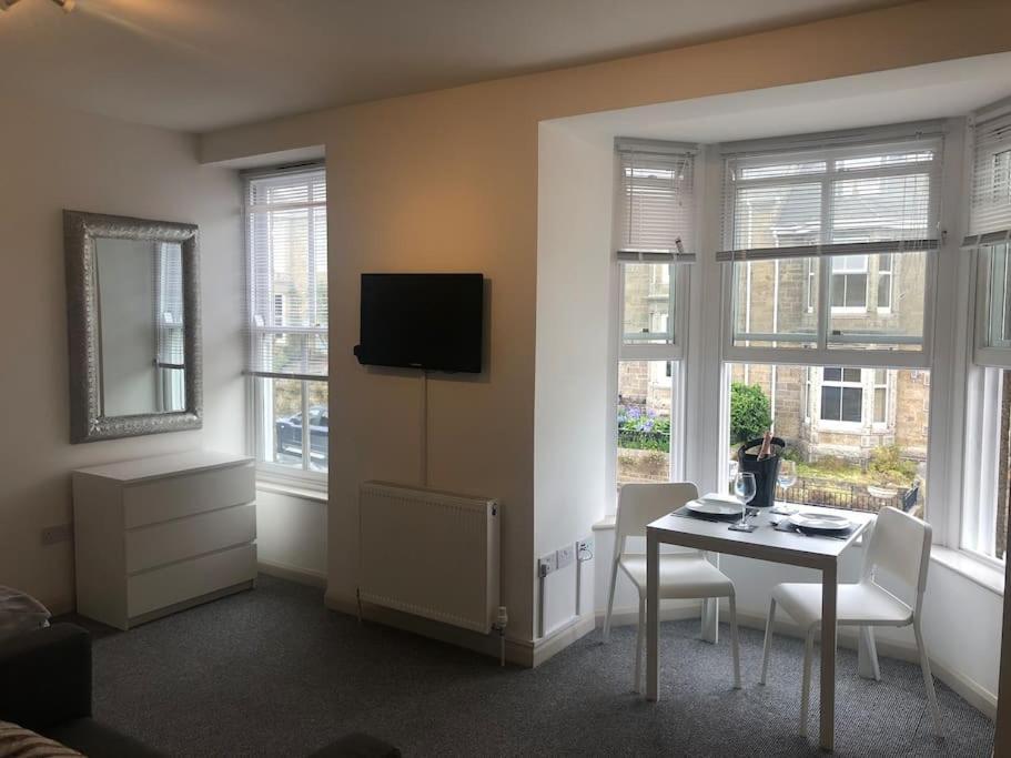 Newly Renovated Modern Studio Apartment 펜젠스 외부 사진