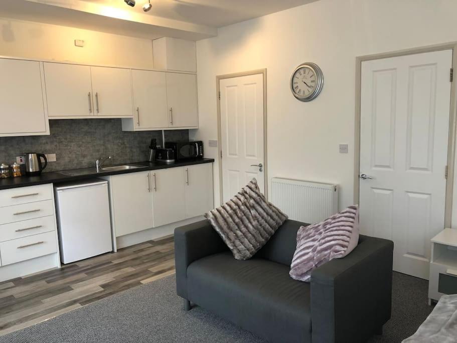 Newly Renovated Modern Studio Apartment 펜젠스 외부 사진