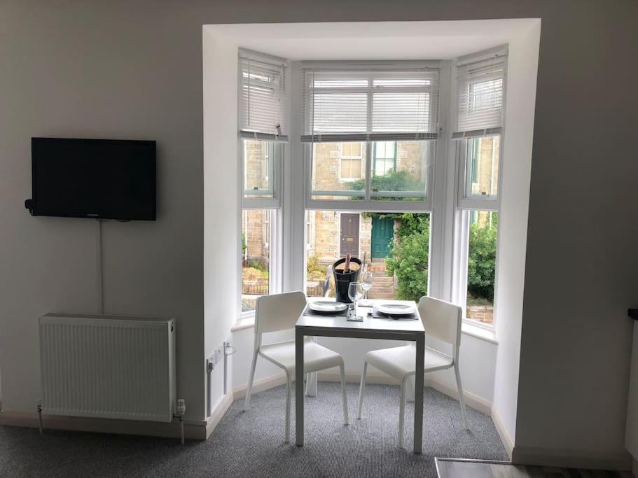 Newly Renovated Modern Studio Apartment 펜젠스 외부 사진