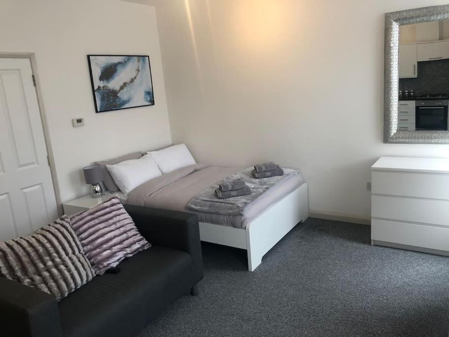 Newly Renovated Modern Studio Apartment 펜젠스 외부 사진