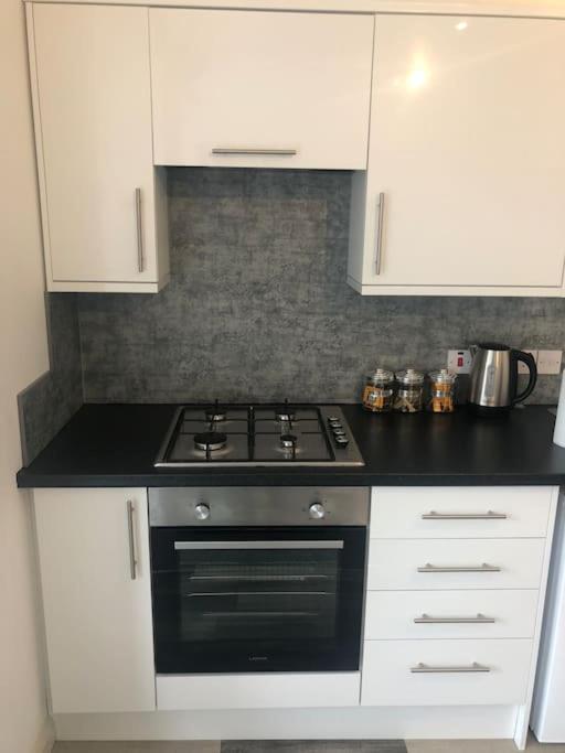 Newly Renovated Modern Studio Apartment 펜젠스 외부 사진
